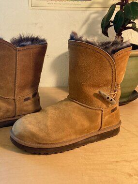 Rare Ugg Boots Bailey Antler Style Button Sz 10 Chestnut Faux Fur Lined & Wool